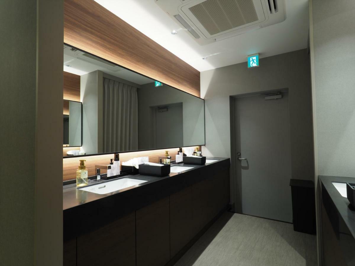 Leo Yu Capsule Hotel Funabashi Exterior photo